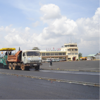 Lien Khuong Airport